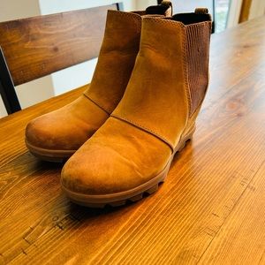Great condition, only worn a couple of times.